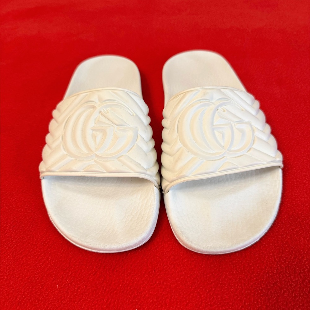 Gucci white Marmont Luxury Monogram Rubber Slides Women’s Size 37 US Size 6.5/ 7